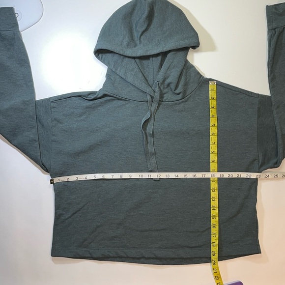 EUC: Zella cropped hoodie sweatshirt - Picture 6 of 10